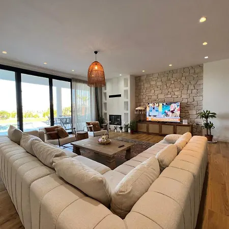 4 Bedroom With Private Pool And Separate Staff In * Yalıkavak