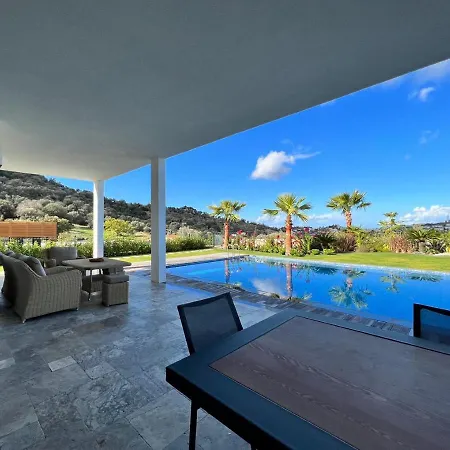 Villa 4 Bedroom With Private Pool And Separate Staff In Yalıkavak