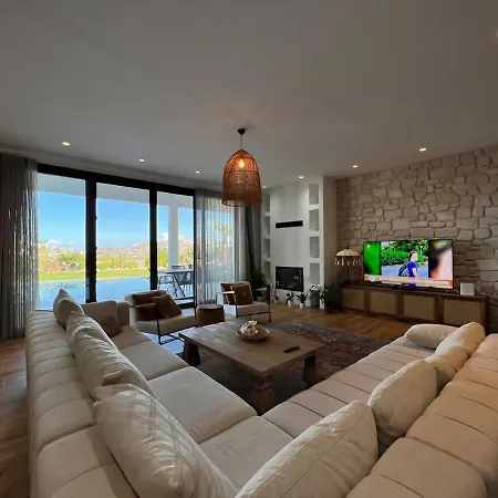 Vila 4 Bedroom With Private Pool And Separate Staff In Yalıkavak