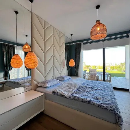 Vila 4 Bedroom With Private Pool And Separate Staff In *