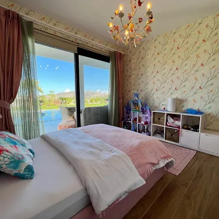 Vila 4 Bedroom With Private Pool And Separate Staff In *